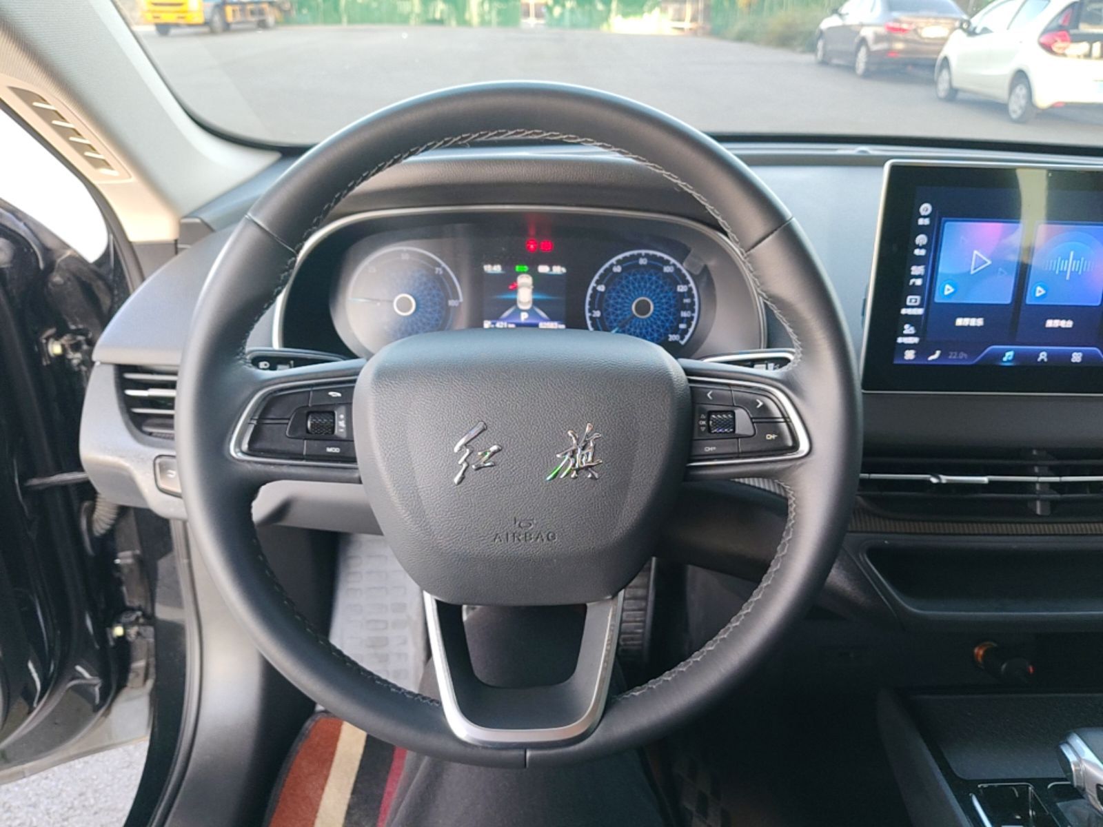Hongqi E-QM5 2023 Base Travel Edition — снимка 13