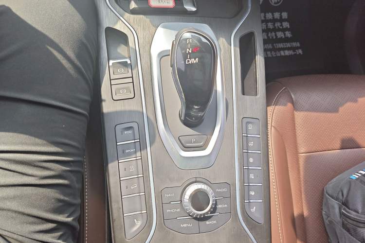 Used Wey VV6 2018 2.0T Two-Wheel Drive Flagship Version China V Standard
