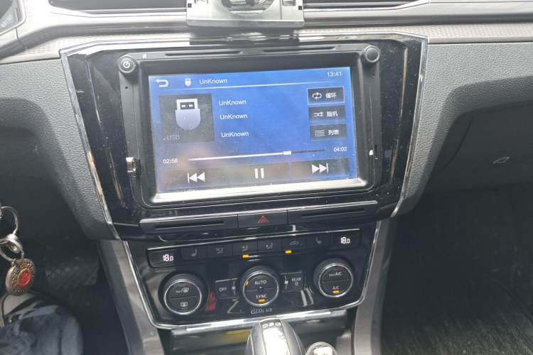 Used Volkswagen Passat 2016 330TSI DSG Luxury Edition Audio And AC Panel