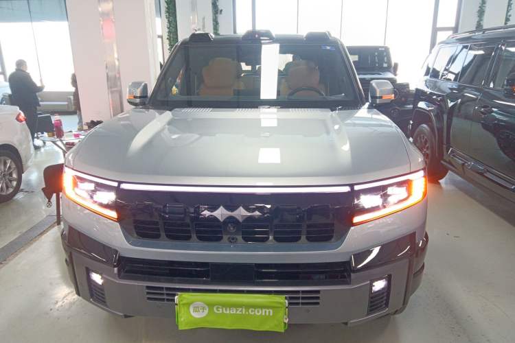 Used Formula Leopard 8 2025 Smart & Brave Flagship Edition 7 Seats Exterior 1