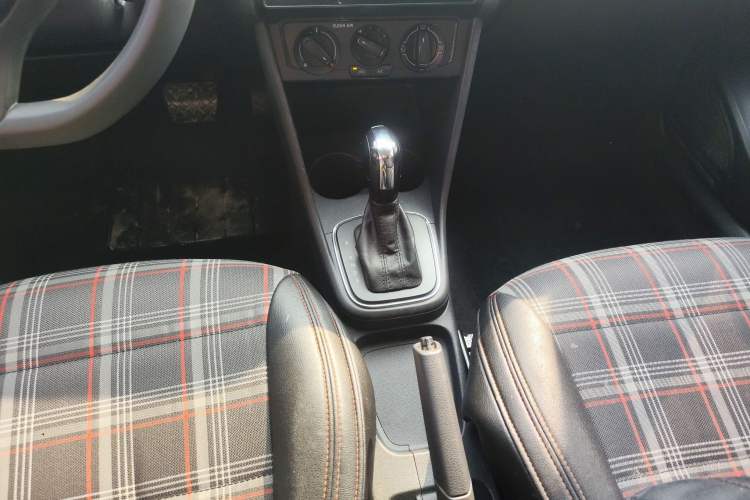 Used Volkswagen Polo 2016 1.4L Automatic Trendy Model Gear Lever