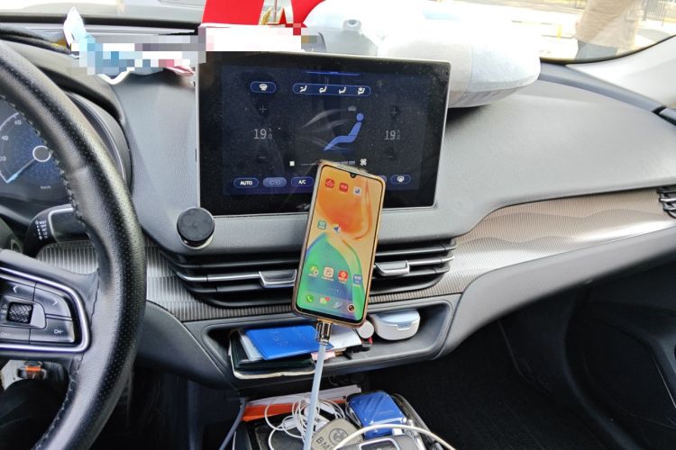 Used Hongqi E-QM5 2023 Base Travel Edition Audio And AC Panel