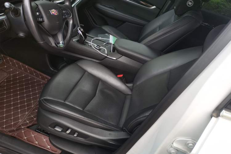 Used Cadillac XT6 2020 28T Six-Seater Four-Wheel-Drive Luxury Version Left Front Seat