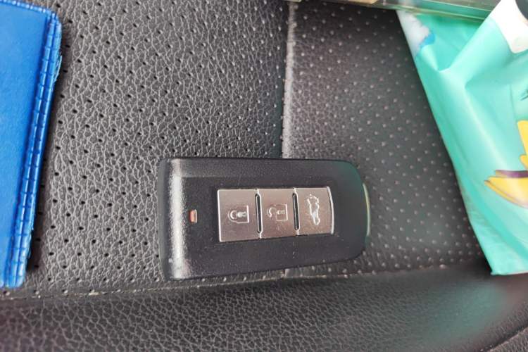 Used Mitsubishi Outlander 2016 2.4L 4x4 Luxury Edition 7-Seater
