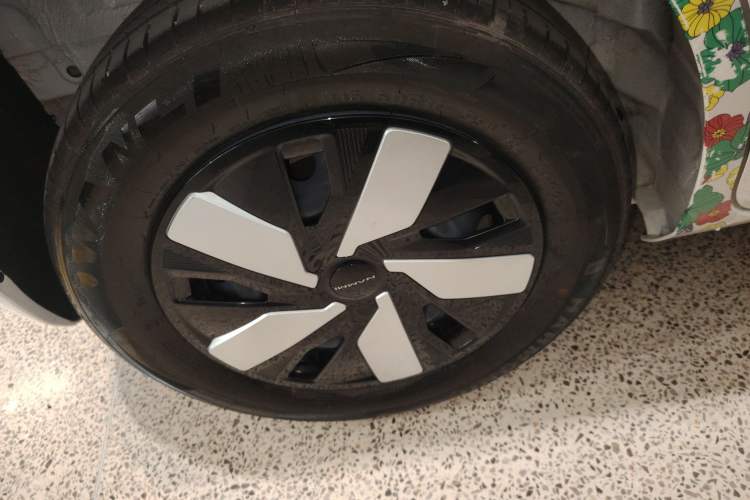 Used Dongfeng NAMMI 01 2024 New Edition 330 Air Right Rear Wheel Hub