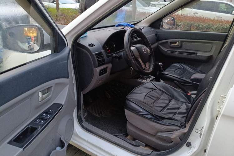 Used BAIC Weiwang M20 2014 1.5L practical type BJ415A Driver Seat