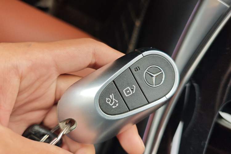 Used Mercedes-Benz C-Class 2022 Restyled C 260 L Sport Edition Vehicle Key