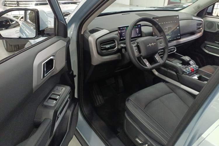 Used Formula Leopard Titanium 3 2025 501 km Range Rear-Wheel Drive Intelligent Driving Max Edition