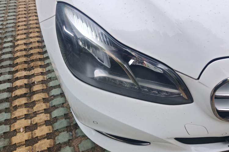 Used Mercedes-Benz E-Class 2014 E 260 L Sport Edition Right Front Headlight