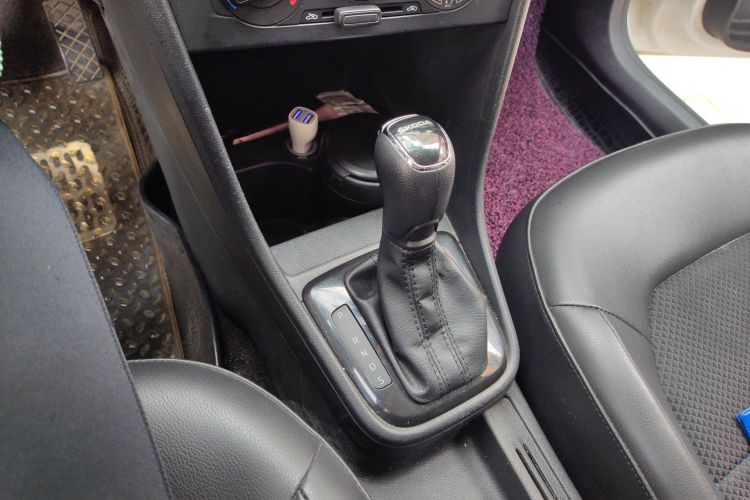 Used Skoda Rapid Spaceback 2014 1.6L Automatic Enjoyment Edition Gear Lever