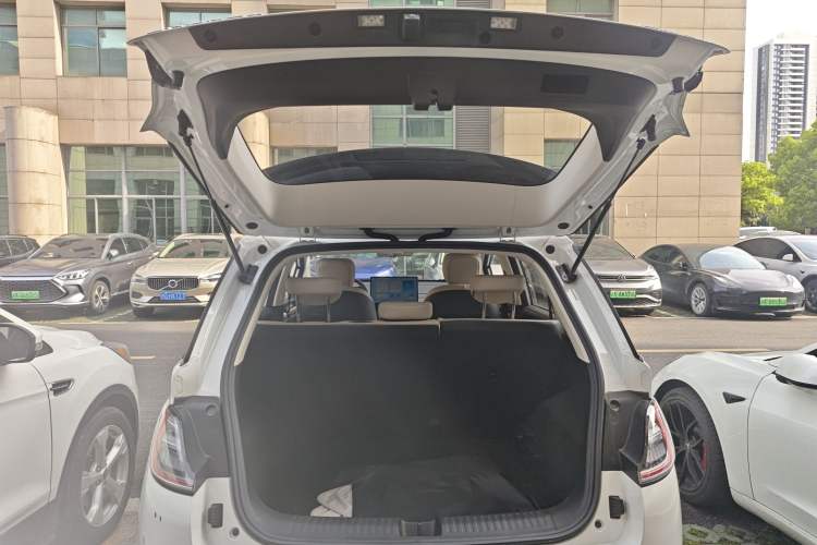 Used Baojun Cloud 2023 460 Pro Trunk