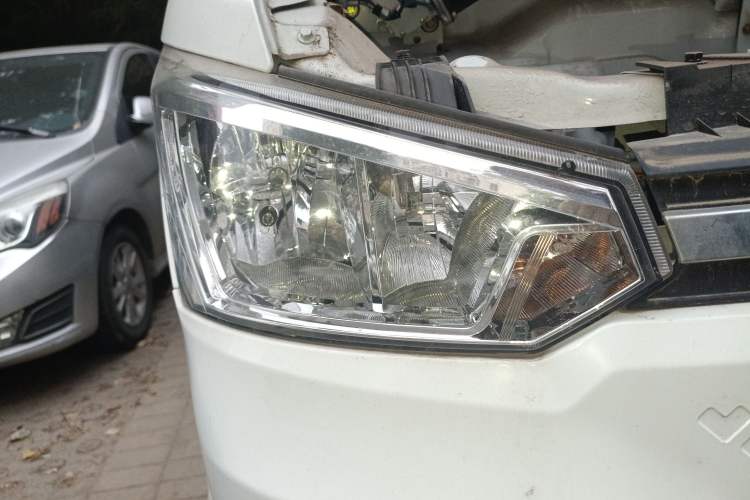 Used Dongfeng Yufeng Yufeng EM26 2023 Standard Edition 41.472 kWh Henan Lithium Power
