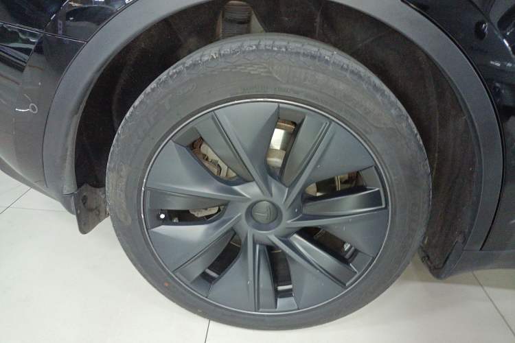 Used Tesla Model Y 2023 Long-Range All-Wheel-Drive Version