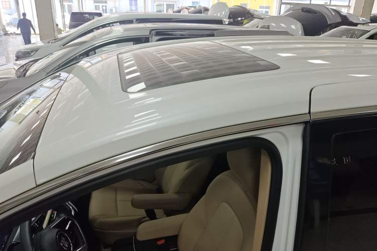 Used Buick GL8 New Energy 2025 Lushang First-Drive Edition 7-Seater Roof