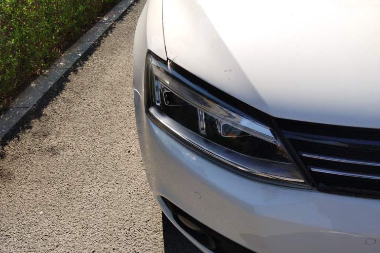 Used Volkswagen Sagitar 2012 1.4TSI Automatic Luxury Edition Right Front Headlight