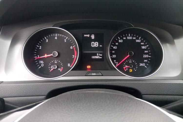 Used Volkswagen Golf 2015 1.6L Manual Fashion Edition
