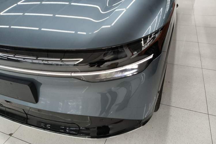 Used Zeekr 7X 2025 100 kWh Long-Range Rear-Wheel Drive with Intelligent Driving Features