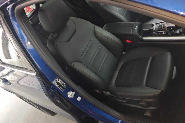 Used Mercedes-Benz GLA 2022 Facelifted GLA 200 Right Front Seat