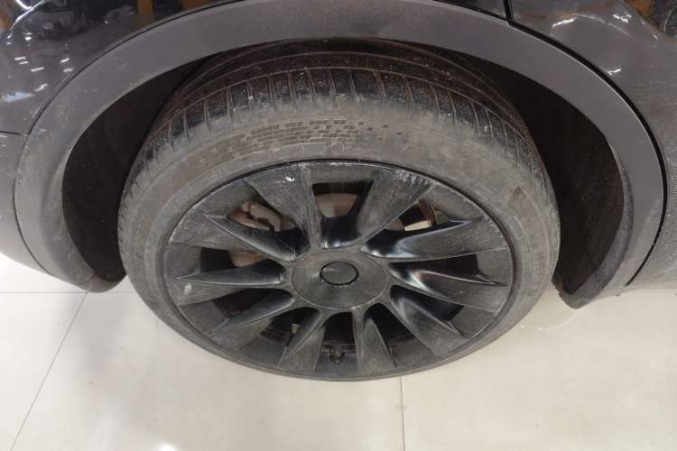 Used Tesla Model Y 2023 Long-Range All-Wheel-Drive Version
