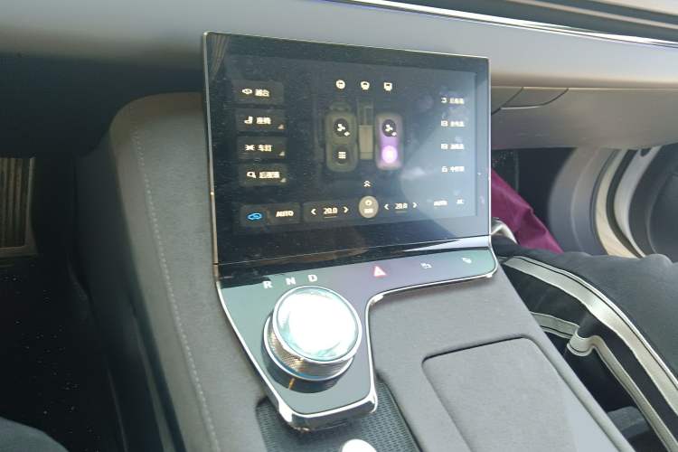 Used VOYAH PASSION 2024 PHEV Four-Wheel Drive Ultra-Long Range Flagship Model
