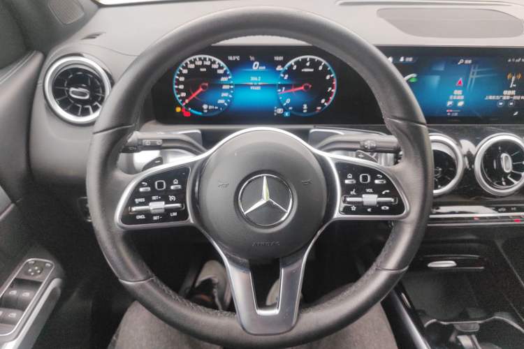 Used Mercedes-Benz GLB 2023 GLB 200 Dynamic Edition Steering Wheel