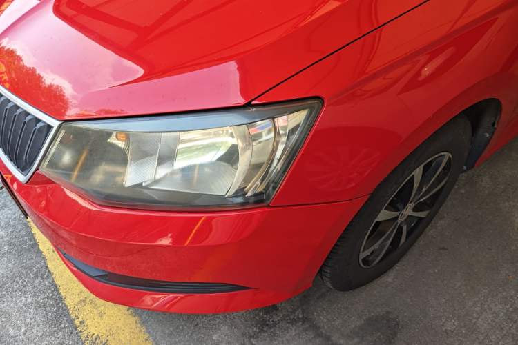 Used Skoda Fabia 2015 1.4L Automatic Front-Drive Model Left Front Headlight