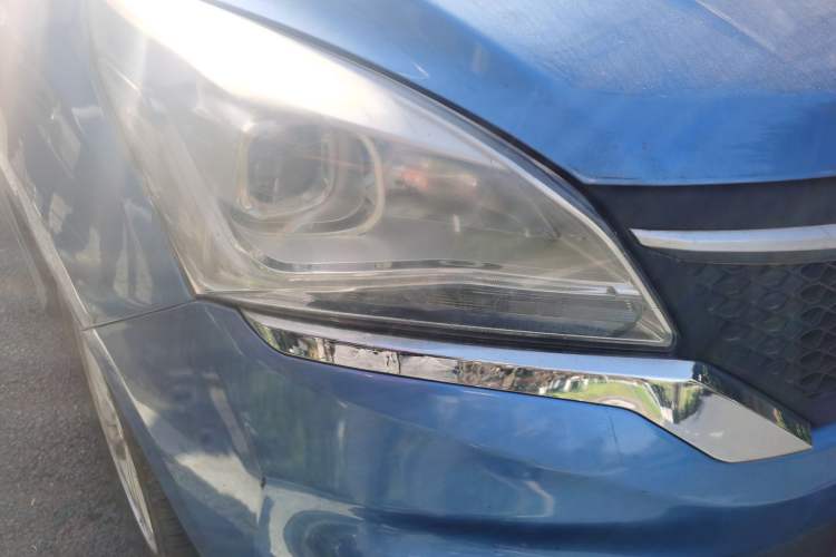 Used HYOSOW H3 2015 1.5L manual Comfort trim level Right Front Headlight