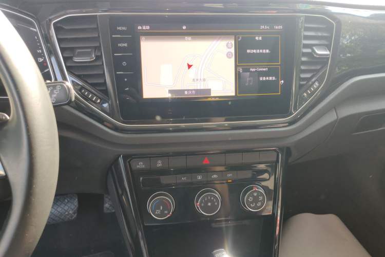 Used Volkswagen T-ROC 2021 280TSI DSG Two-Wheel Drive Comfort Connect Edition Audio And AC Panel