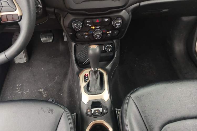 Used Jeep Renegade 2018 Connected Large Screen Version 180T Automatic High-Energy Edition