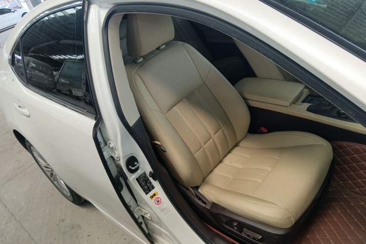 Used Lexus ES 2015 200 Elite Edition Right Front Seat