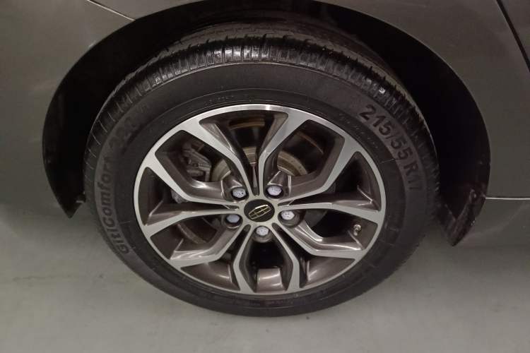 Used Geely Auto Emgrand GT 2017 1.8T Luxury Model Right Rear Wheel Hub