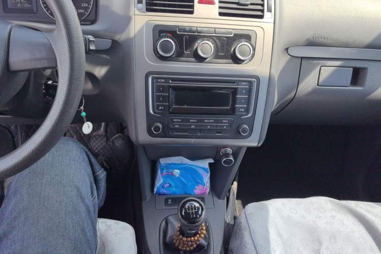 Used Volkswagen Touran 2013 1.4T Manual Fashion Edition 5 Seats Audio And AC Panel