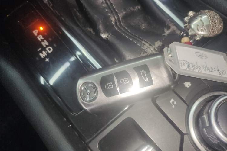 Used Mazda 3 Axela 2017 Hatchback 2.0L Automatic Luxury Model Emission Standard China V