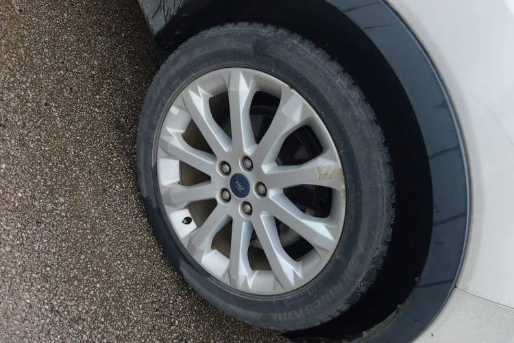 Used Ford Kuga 2013 1.6L GTDi Two-Wheel-Drive Trend Model Right Front Wheel Hub