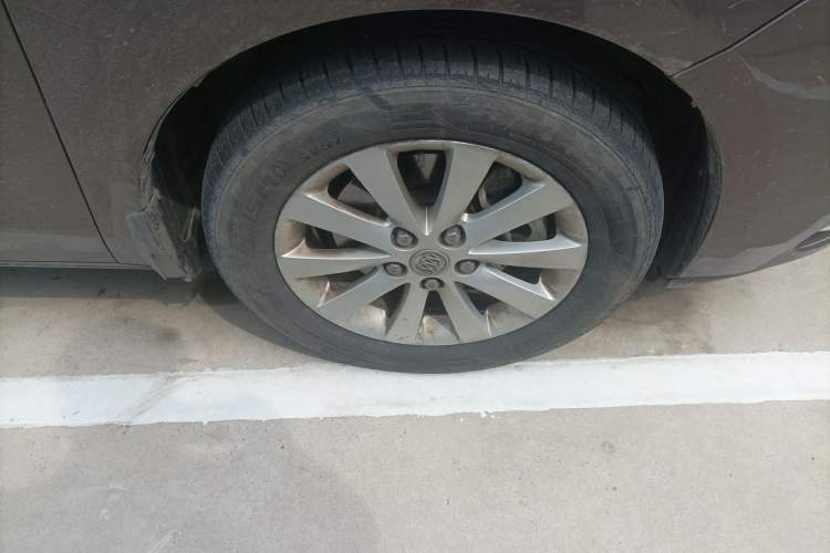 Used Buick GL8 2015 2.4L Luxury Business Premium Edition Right Front Wheel Hub