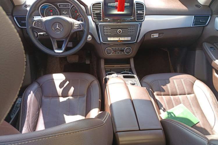 Used Mercedes-Benz GLE 2016 GLE 320 4MATIC Dynamic Edition Center Console