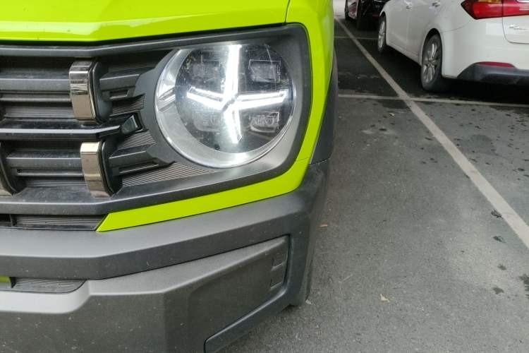 Used Haval X DOG 2022 1.5T DCT Two-Wheel Drive Trendy Edition Left Front Headlight