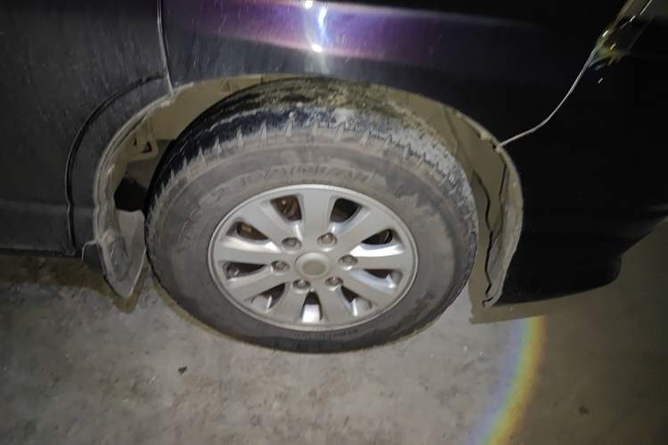 Used Jinbei Grace 2010 2.4L 3rd Generation Zunling Standard Version 9 Seats 9 Seats 4RB2 Right Front Wheel Hub