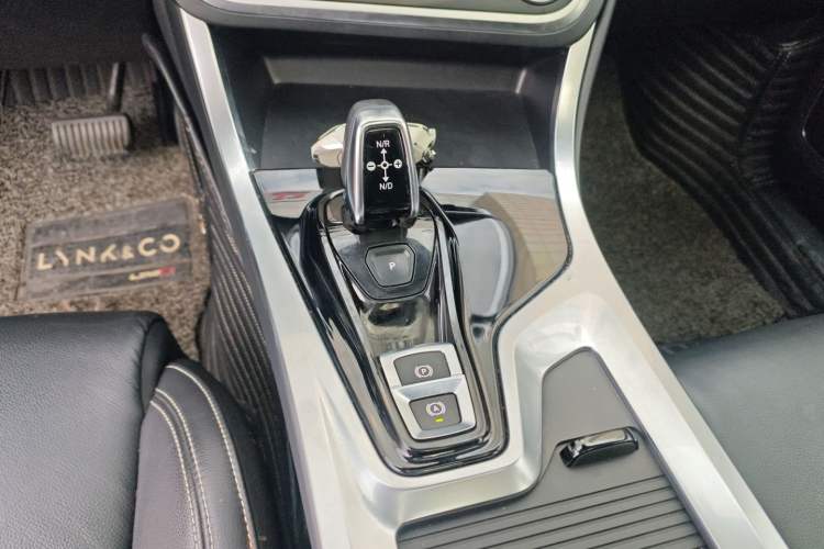 Used Lynk & Co 01 2018 2.0T Two-Wheel-Drive + Version Gear Lever