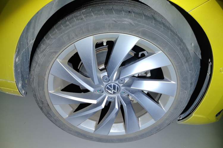 Used Volkswagen FAW-Volkswagen CC 2021 380TSI Striking Edition Right Front Wheel Hub