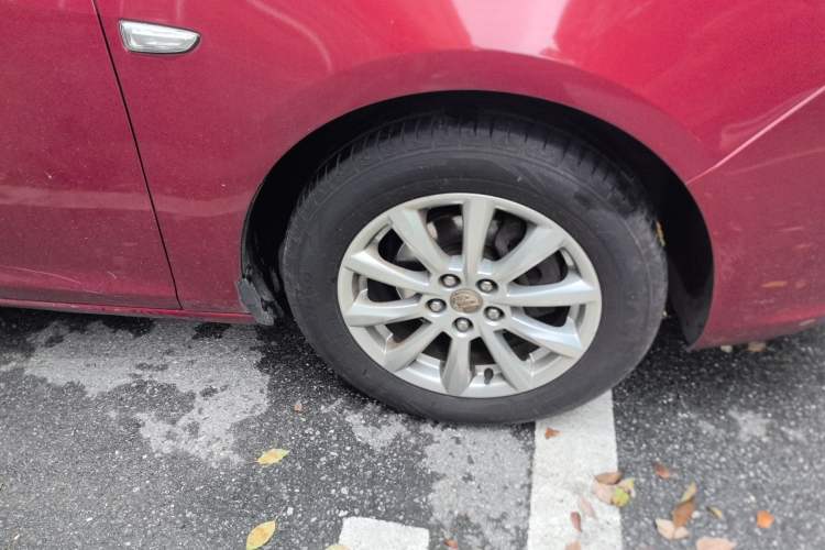 Used Buick GT 2013 GT 1.6L Automatic Fashion Edition Right Front Wheel Hub