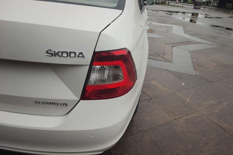 Used Skoda Rapid 2013 1.6L Automatic Smart Selection Model
