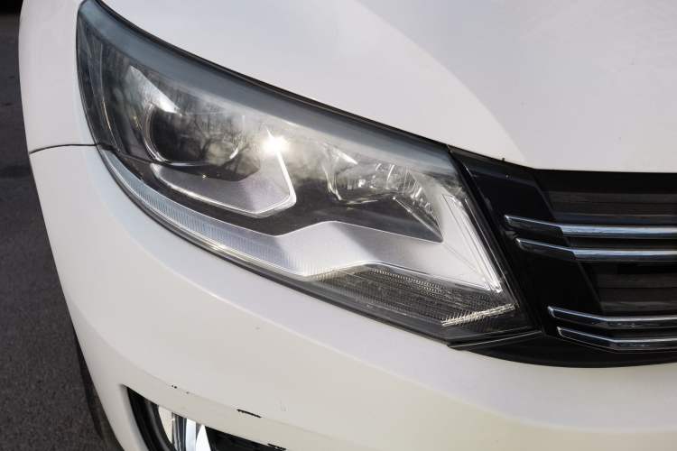 Used Volkswagen Tiguan 2015 1.8TSI Automatic Two-Wheel Drive Comfort Edition Right Front Headlight