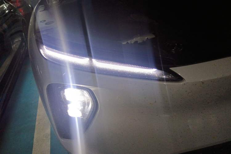 Used Nio ES6 2023 75 kWh Right Front Headlight