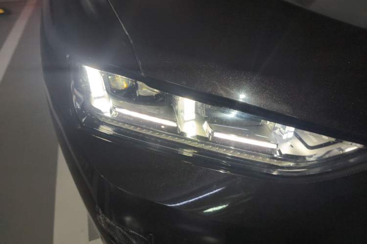 Used Wey VV7 2019 Upgraded Model 2.0T Flagship Version China V Standard Right Front Headlight