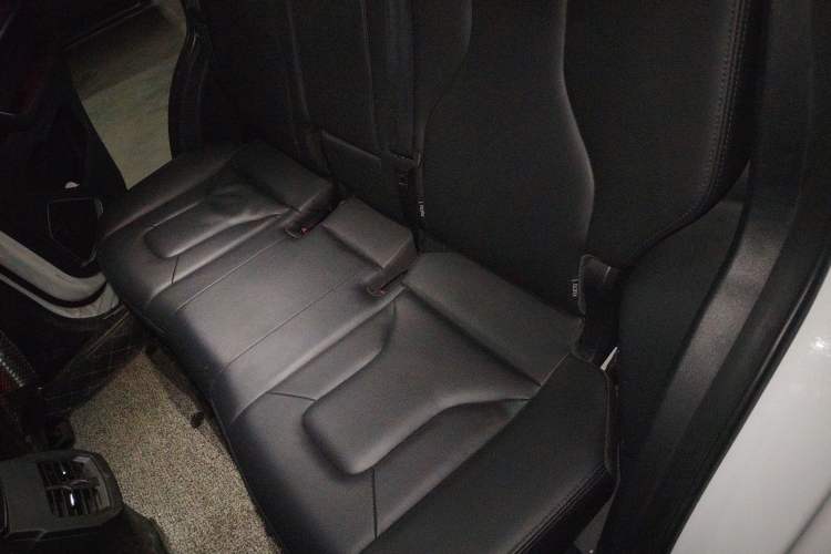 Used Haval H6 2017 Red-Label 2.0T Automatic Two-Wheel Drive Leading Edition Left Rear Seat