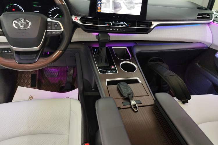 Used Toyota Granvia 2024 2.5L Hybrid Comfort Edition