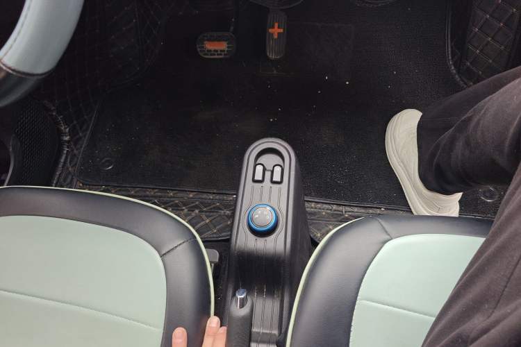 Used Wuling Hongguang MINIEV 2020 Enjoyment Model Lithium Iron Phosphate Gear Lever
