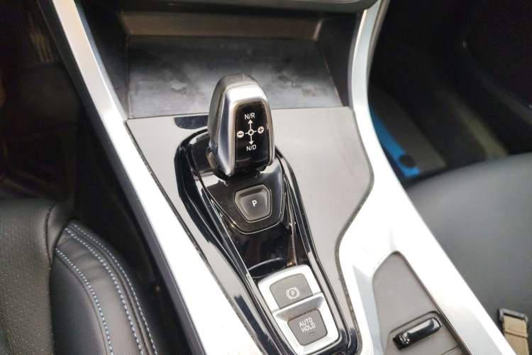 Used Lynk & Co 01 2019 2.0T Two-Wheel Drive Zhaopu Version China VI Standard Gear Lever