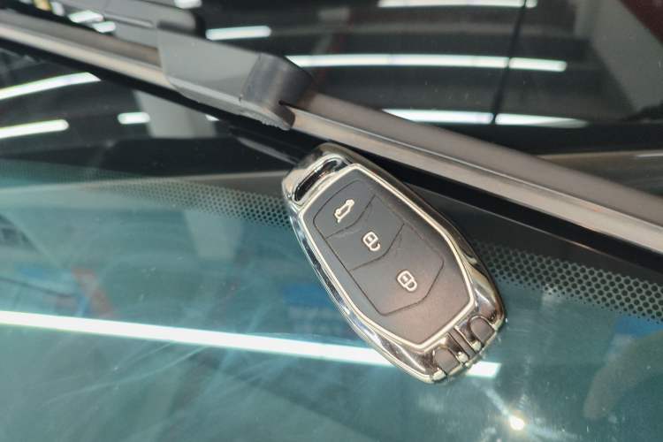 Used Landian E5 2023 1.5L DE-i 100KM Comfort Edition 7-Seater Vehicle Key